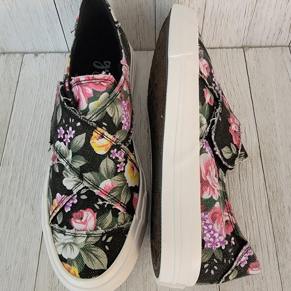 40% OFF SALE- GYPSY JAZZ- INDIGO BLACK FLORAL SLIP ON SNEAKERS - Picture 5 of 5
